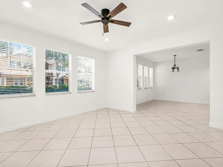 650 Pacific Grove Dr #5 — Photo 10