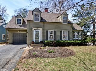 5300 Chadwick Rd, Fairway, KS 66205