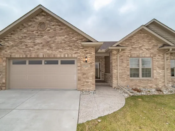 1324L Springbrook Ln, De Witt, IA 52742