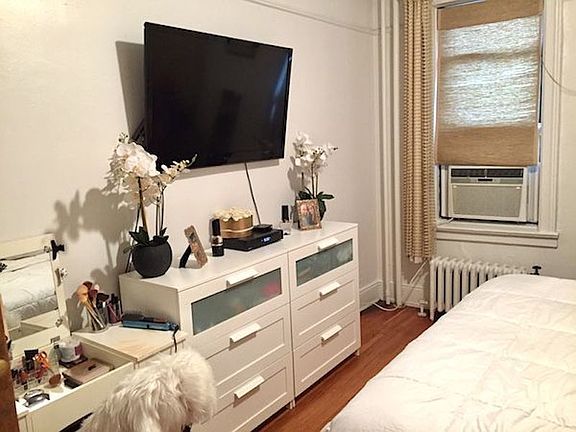 3rd image of 3033 32nd St APT 4D