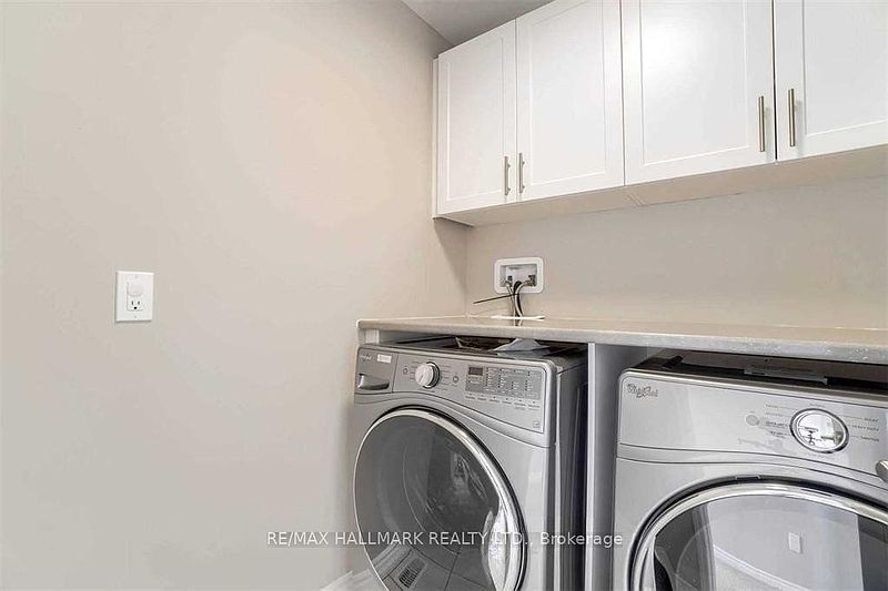 Oakville Townhouse for rent - 4 Bedrooms — photo 17