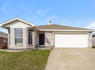2500 Ensenada Ln, Fort Worth, TX 76108