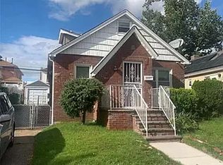 17433 Pidgeon Meadow Rd, Flushing, NY 11365