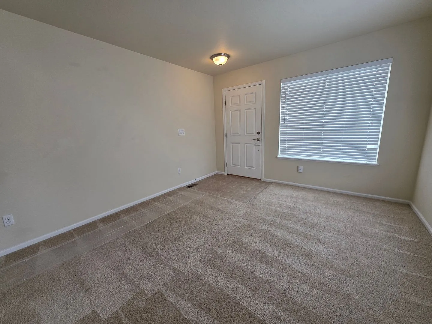 Stunning 3 Bed 3 Bath Home In North Gate — Photo 4