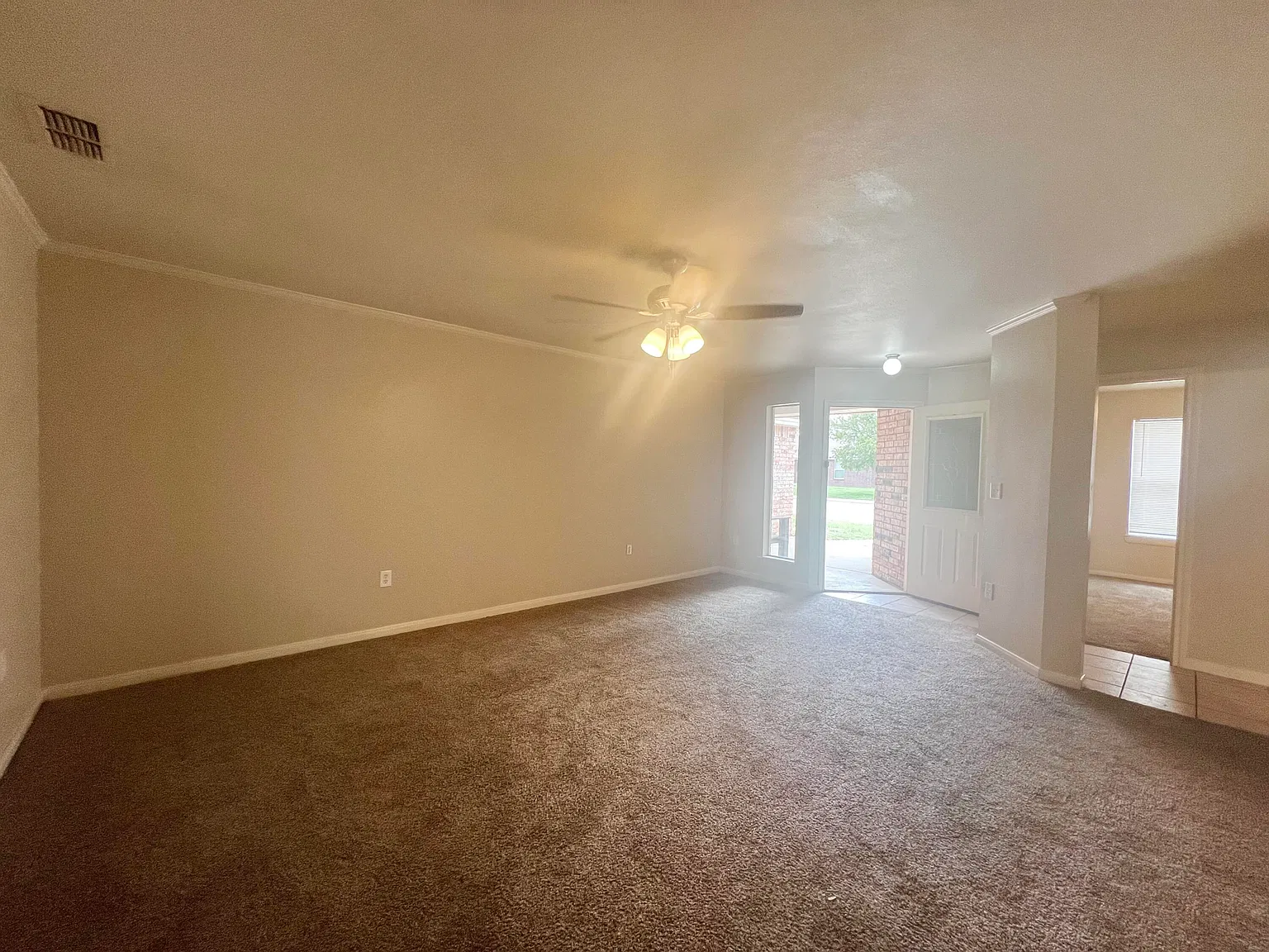 3 bed, 3.0 bath, 1366 sqft, $1,250 — Photo 3