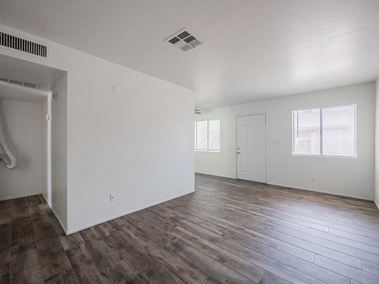 2571 E Mobile Ln, Phoenix Az — Photo 4