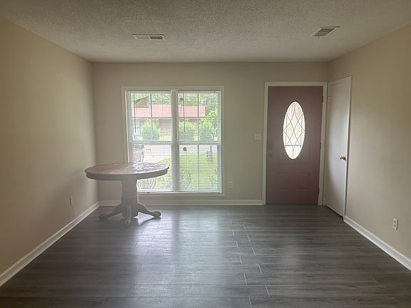 2nd image of 1405 Jackson Dr