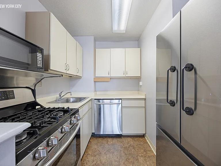 300 W 110th St #10K — Photo 3