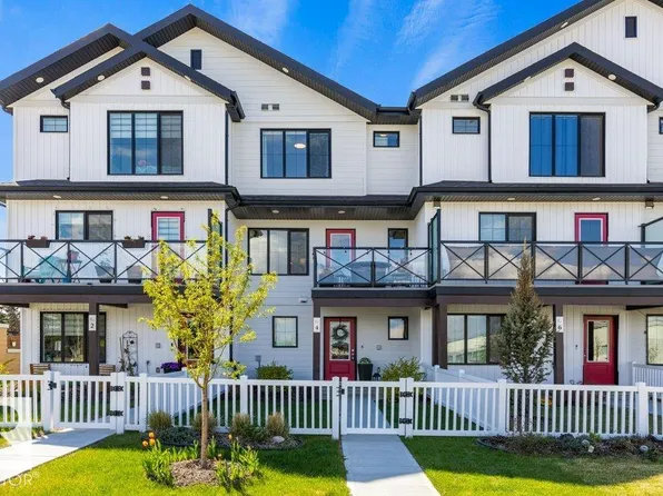 4 Jensen Gate, Saint Albert, AB T8N 7Y5