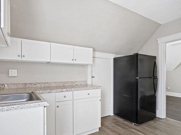 3rd image of 1861 5th St #2