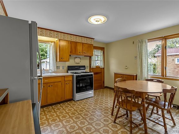 5th image of 175 Margaret Rd