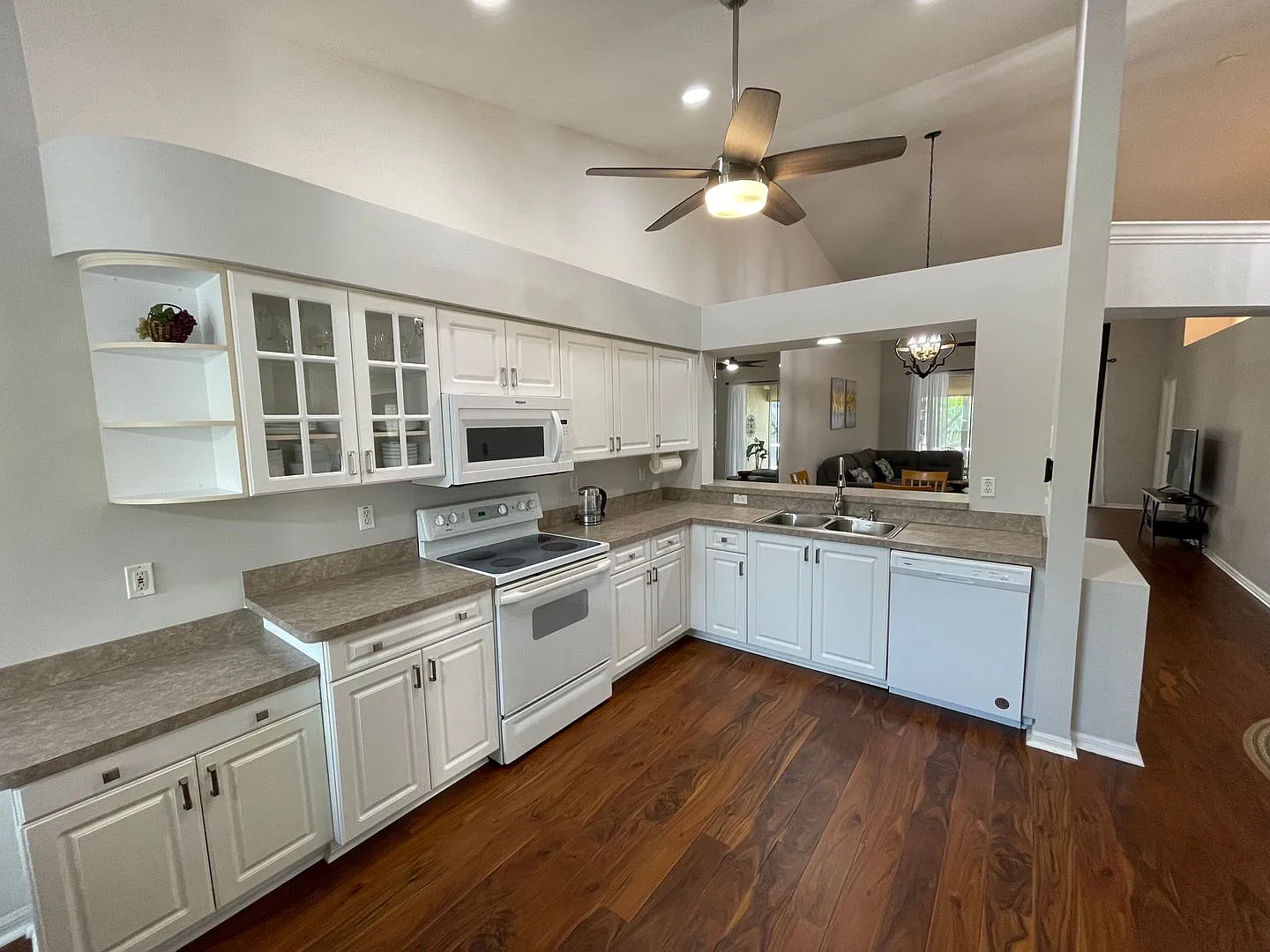 5708 Greenwood Cir #48 — Photo 4
