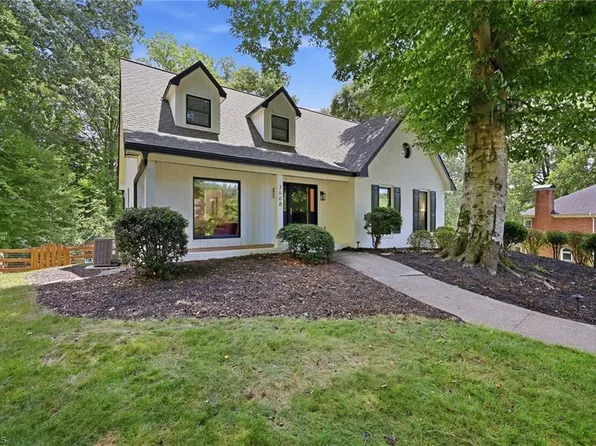 3608 Foxglove Dr, Winston Salem, NC 27106