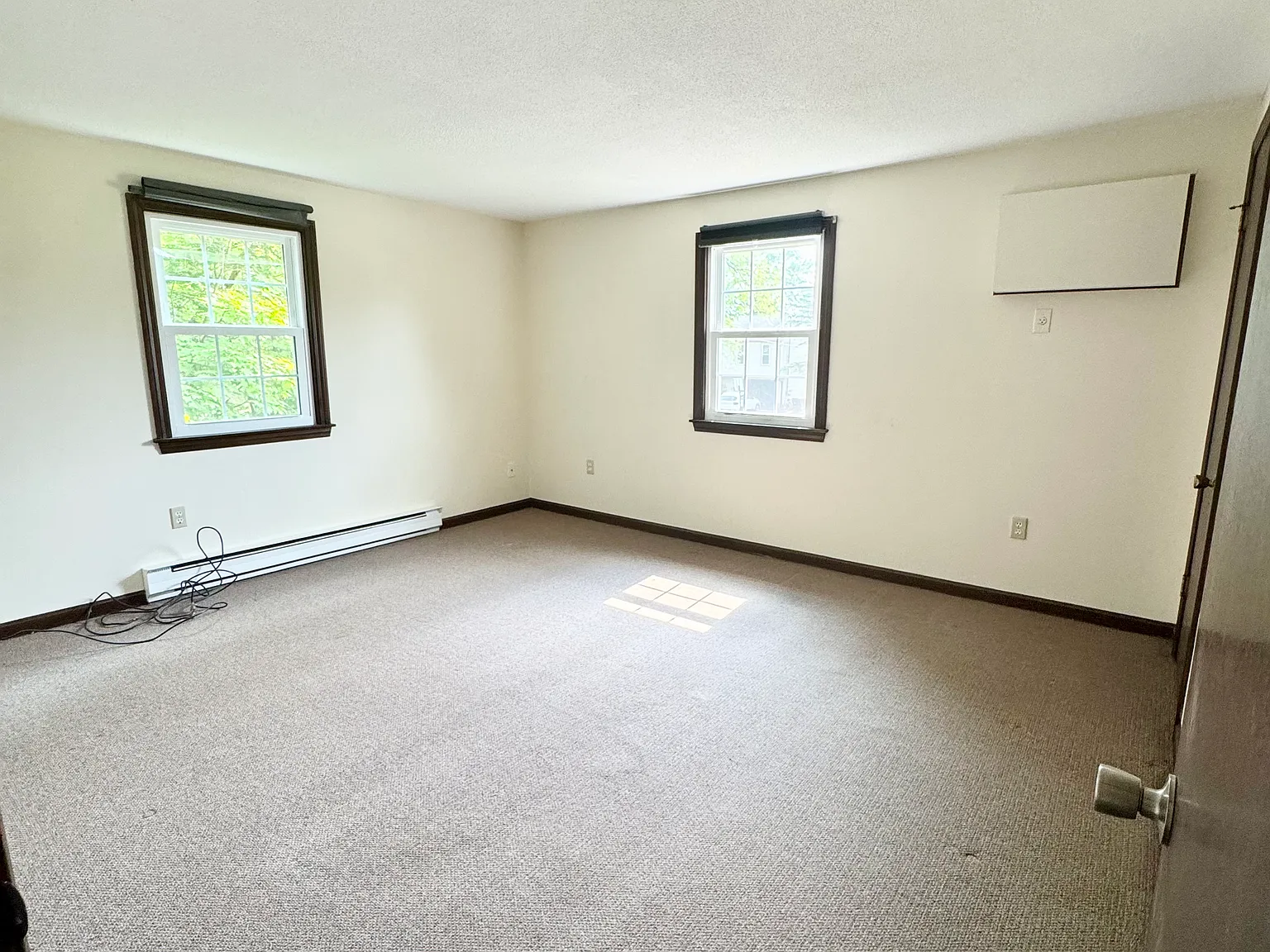 2 bed, 1.5 bath, 1000 sqft, $1,420 — Photo 3
