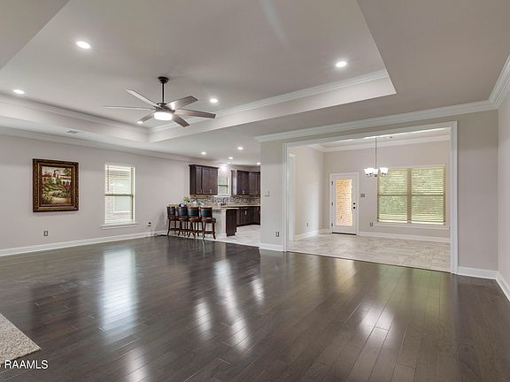 4th image of 212 Valcour Pl