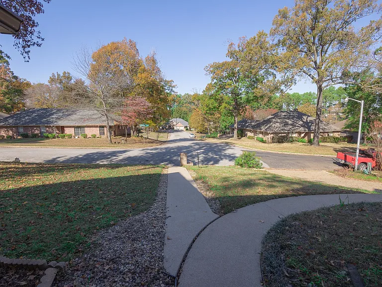 1206 Marigold Ln — Photo 3