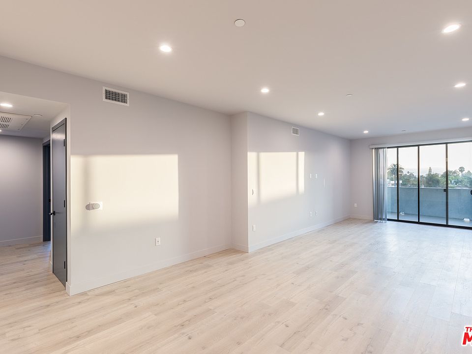 1st image of 900 Wilcox Ave Penthouse 4