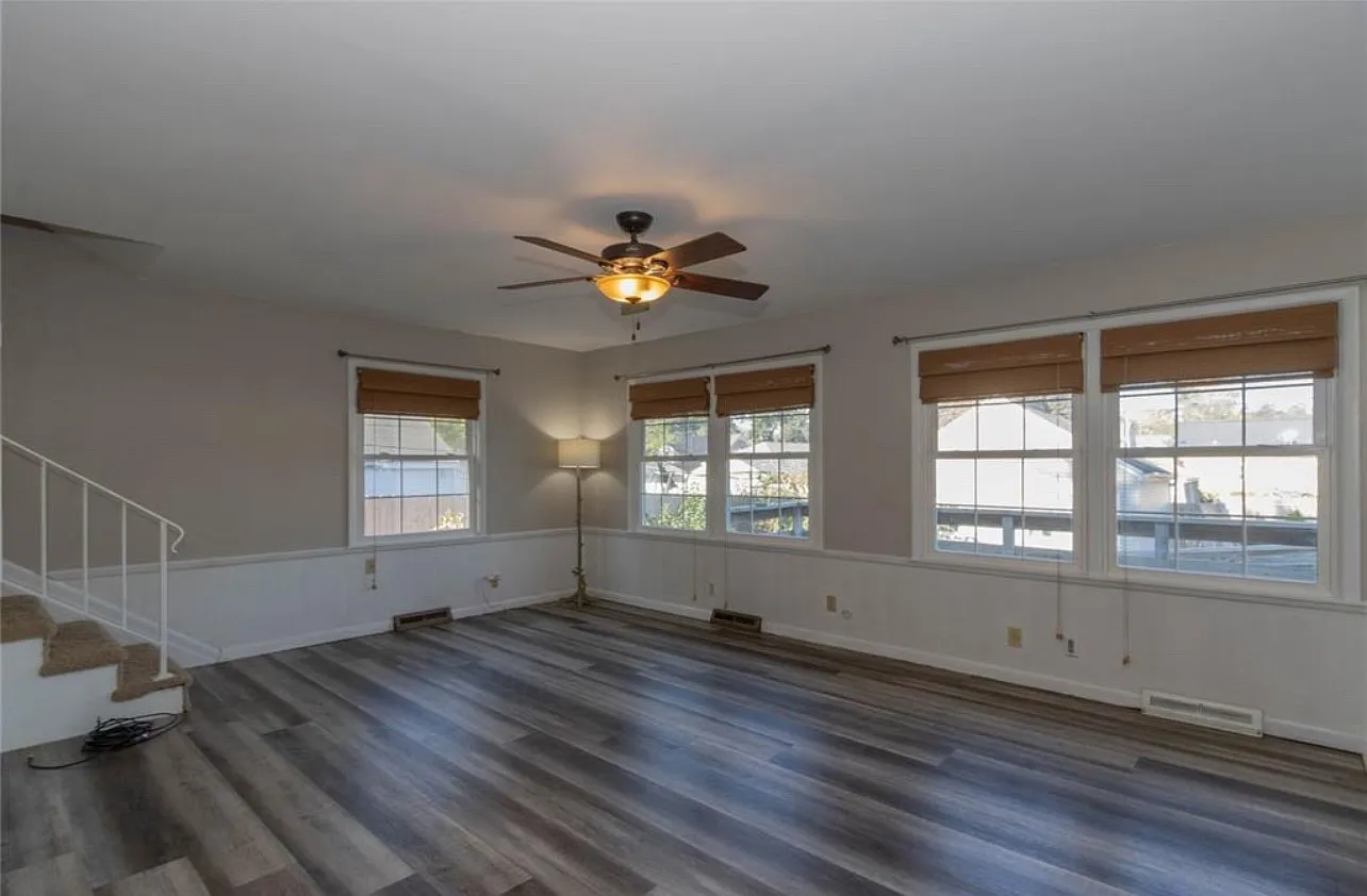 3 bed, 1955 sqft, $2,500 — Photo 3