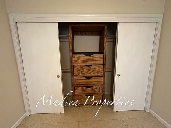 5th image of 381 E 9th St