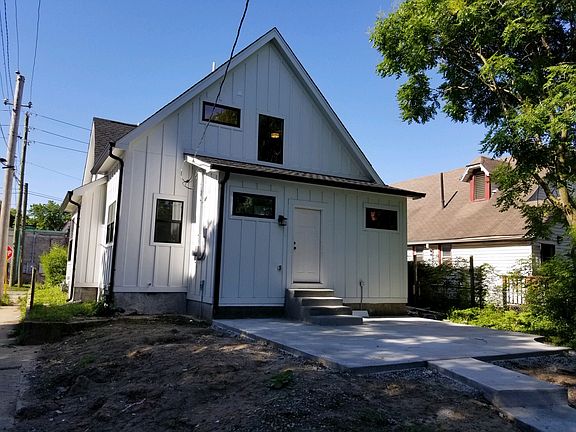 3rd image of 1826 E 11th St