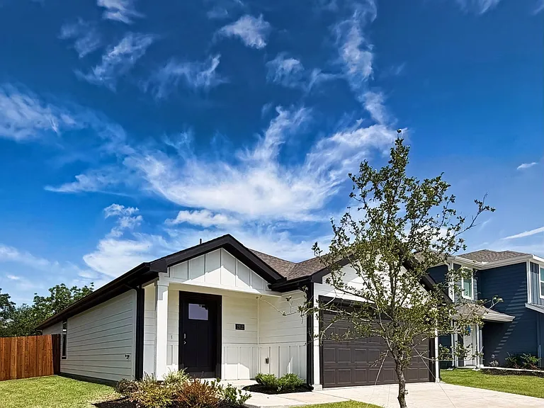 2912 Serenity Ln — Photo 2