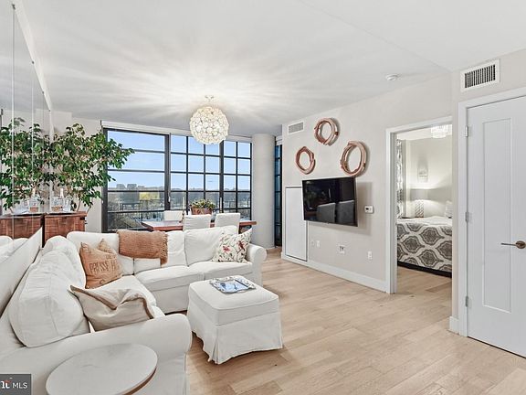 3rd image of 45 Sutton Sq SW Unit 403