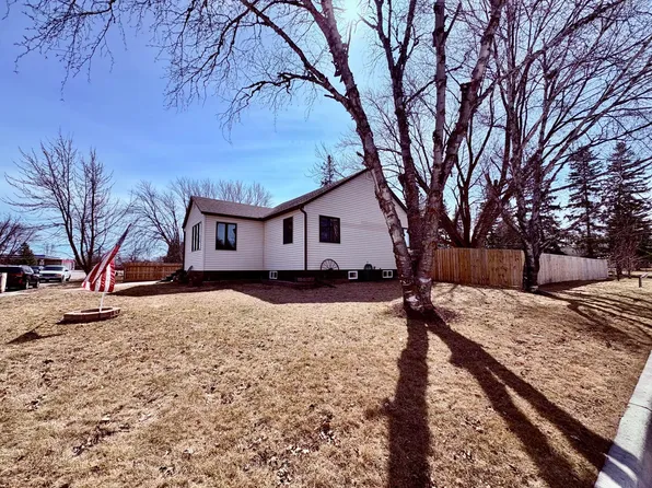 121 5th Ave NW, Baudette, MN 56623