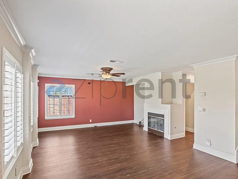 1366 Jayhawk Ln — Photo 9