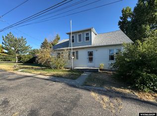 1221 Fairview Dr, Riverton, WY 82501