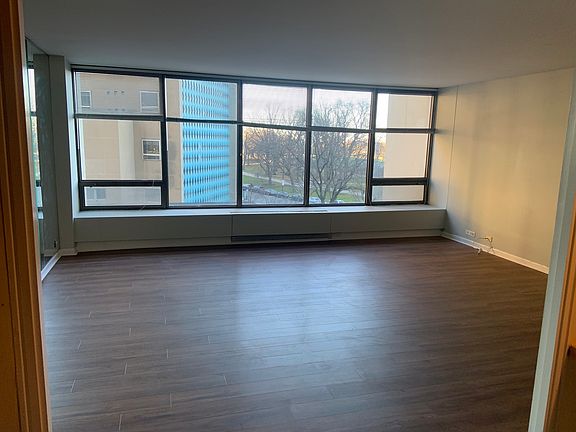 4th image of 2800 N Lake Shore Dr APT 403
