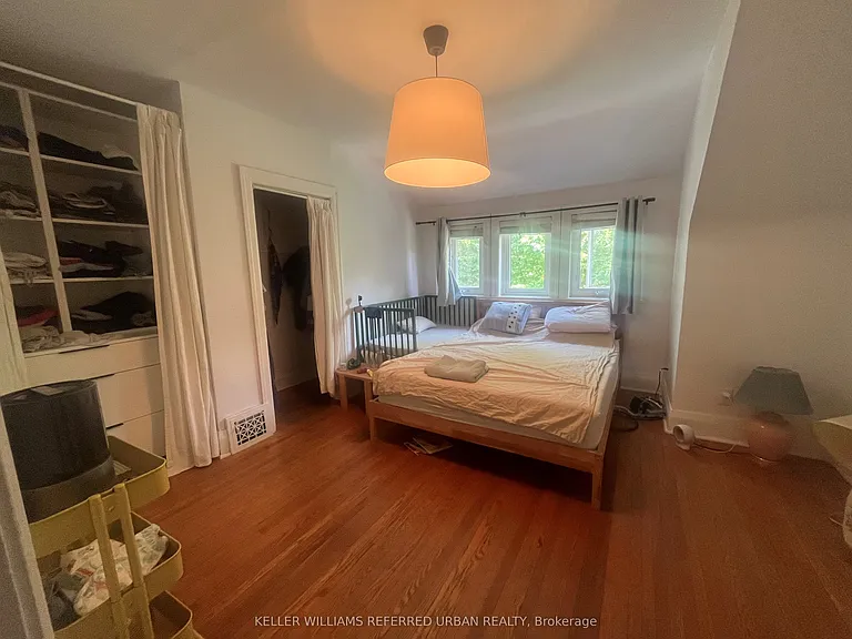 335 Roehampton Ave — Photo 10