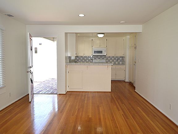 4th image of 261 Quincy Ave #1/2