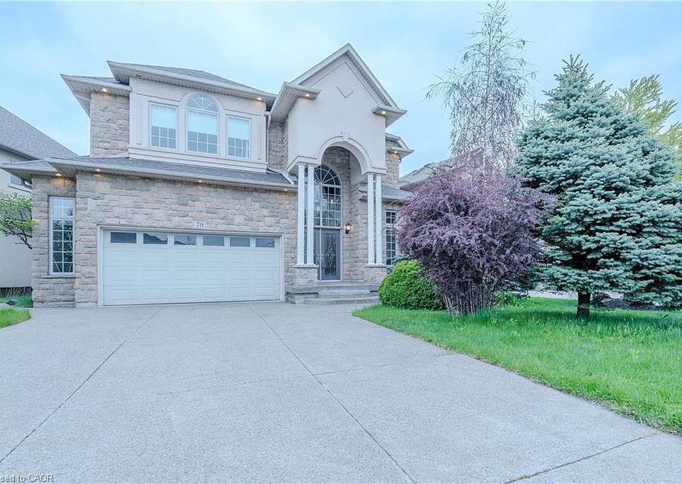 1st image of 79 Moorland Cres