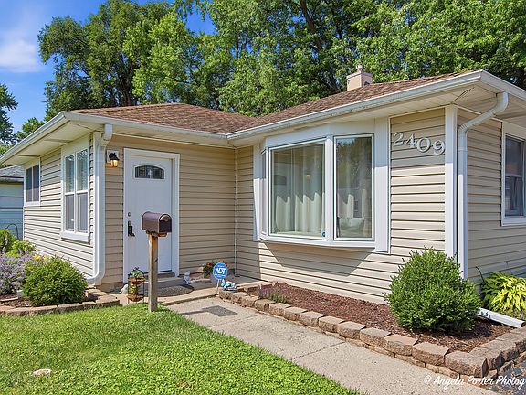 3rd image of 2409 Robin Ln