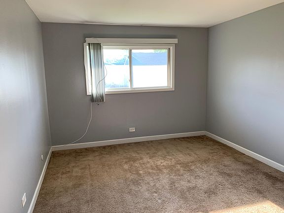 3rd image of 16W625 Mockingbird Ln APT 205