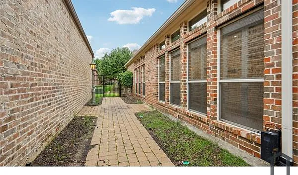 4 bed, 3816 sqft, $3,999 — Photo 4