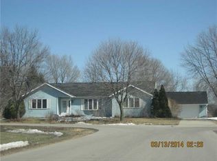 490 Grand Ct, Robins, IA 52328