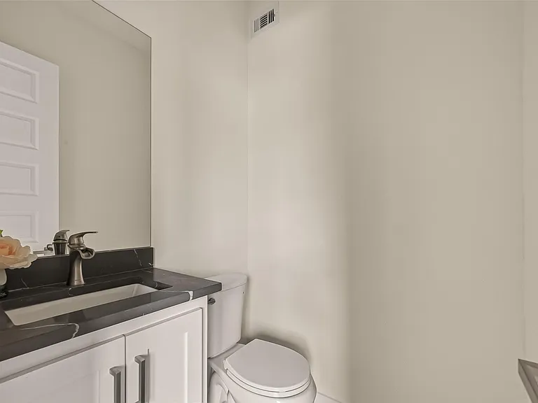 90 Burress St #B — Photo 31