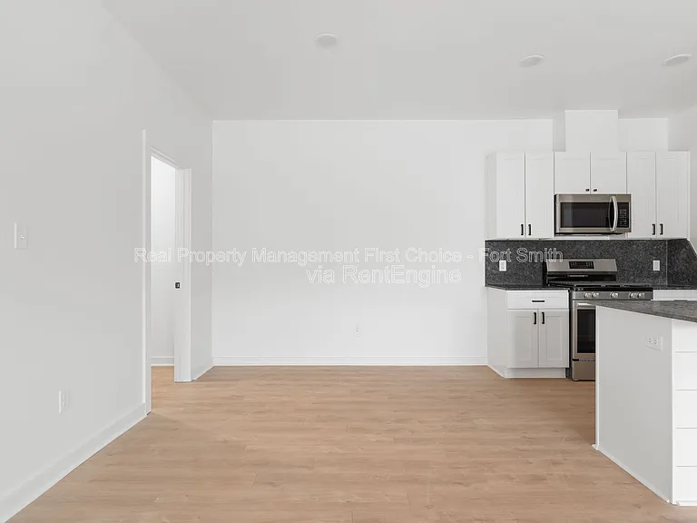 8908 Cambria Cir #B — Photo 6