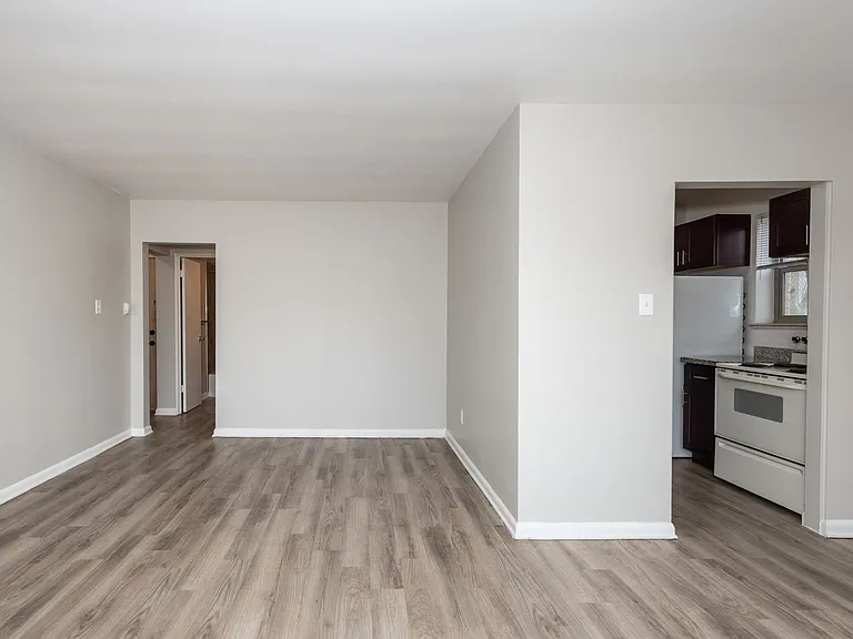 Jersey Apartments — Photo 13