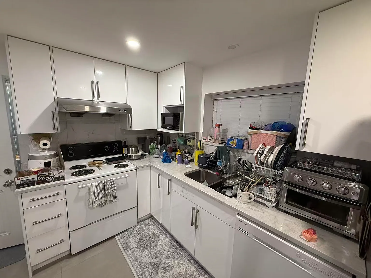 2 bed, 1000 sqft, $2,200 — Photo 1