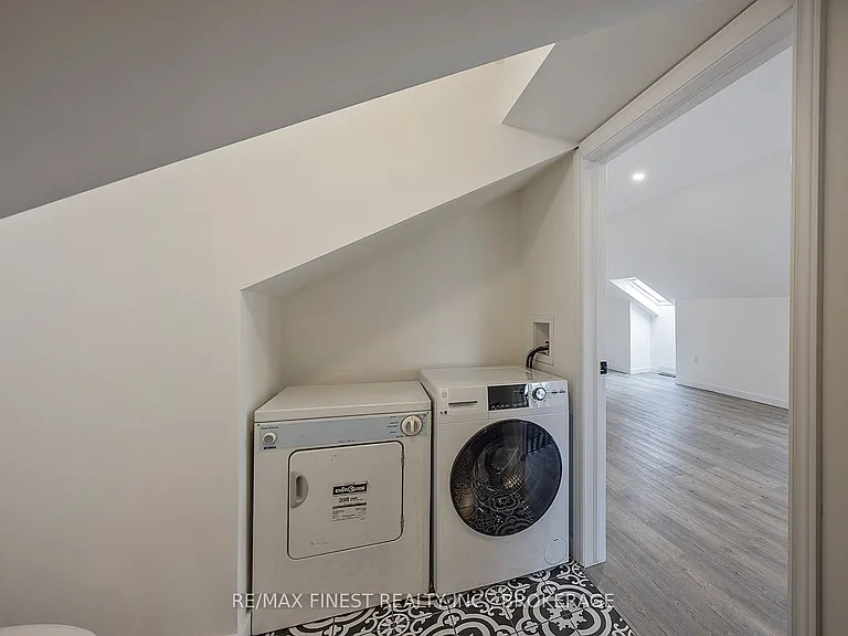 114 Yonge St — Photo 24