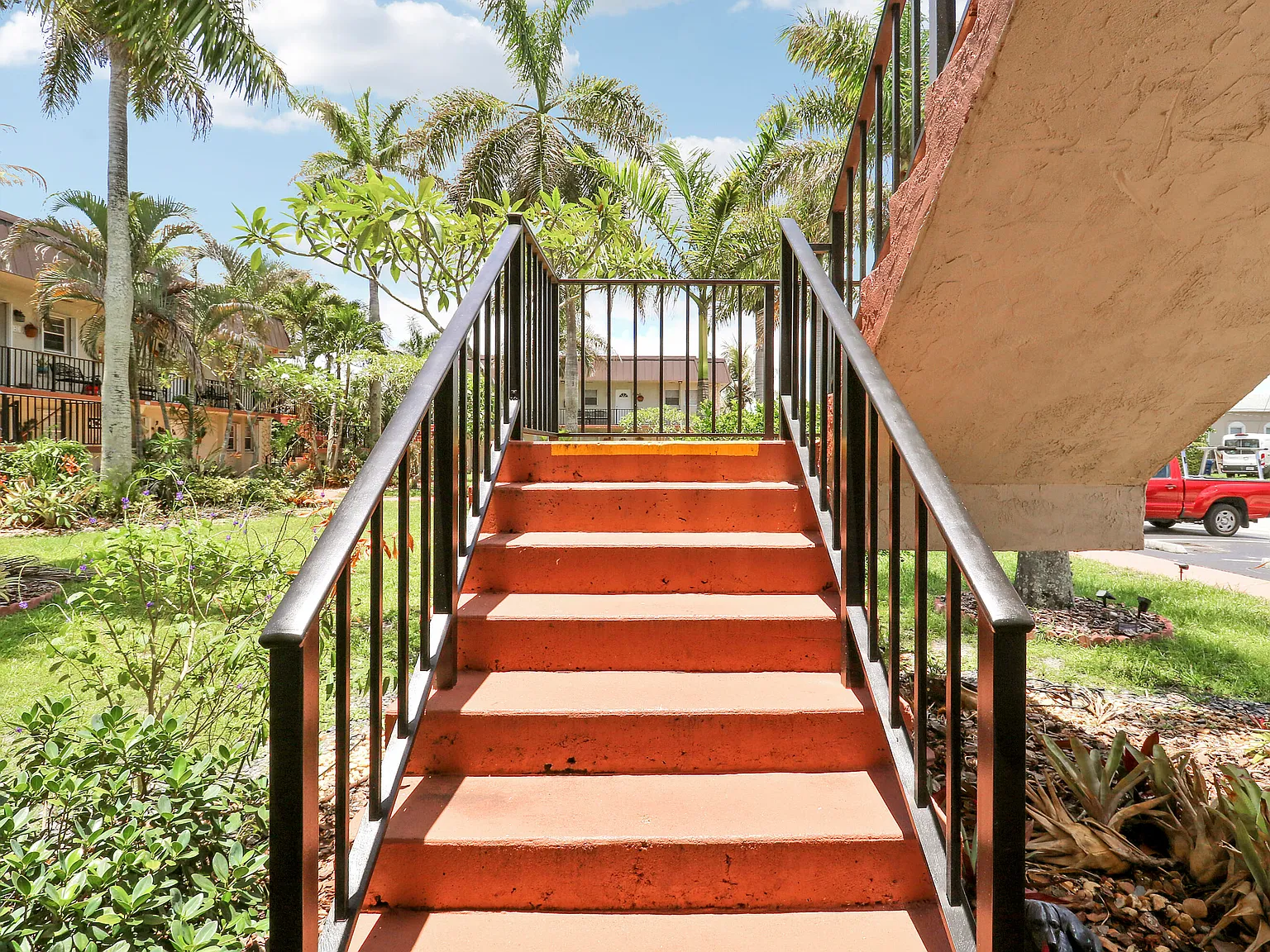 2 bed, 1.5 bath, 1000 sqft, $3,500 — Photo 4