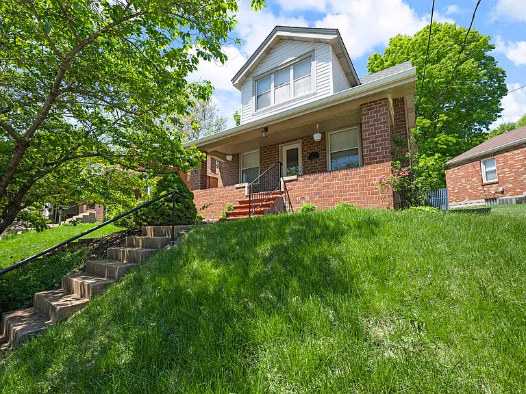 1707 Yale Ave — Photo 2