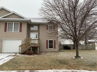 17 Pond View Ct, Iowa City, IA 52240