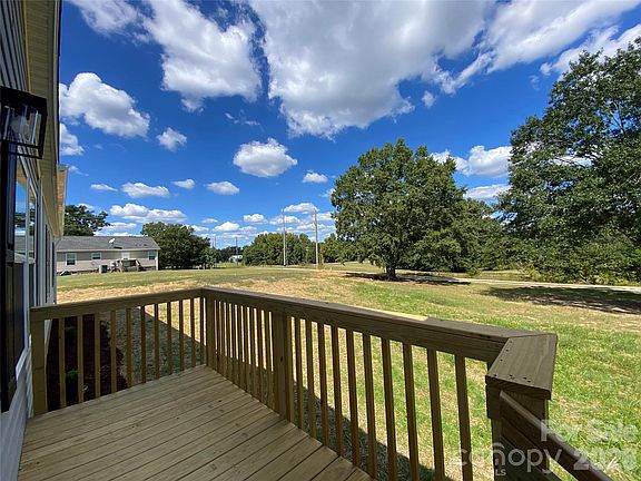 4th image of 5726 Landon Pl