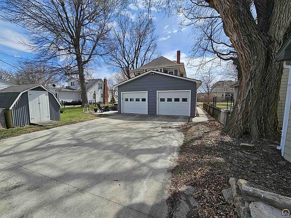 5th image of 809 Castle St