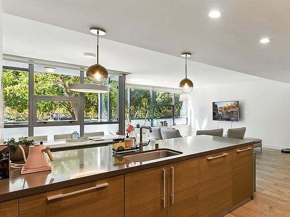 4th image of 420 Mission Bay Blvd #103