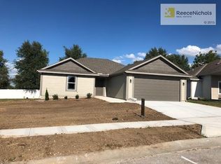 109 N Sivley St, Peculiar, MO 64078