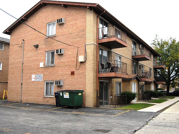 2nd image of 6041 W 64th Pl